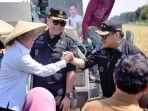 kegiatan-panen-raya-yang-dilakukan-di-poktan-sri-jaya-kementan.jpg