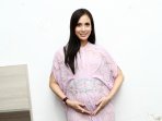 kehamilan-fanny-fabriana-jalan-8-bulan_20150717_161544.jpg