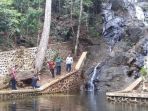 keindahan-air-terjun-tabur-mandin-di-kabupaten-tanah-bumbu_20170128_221559.jpg