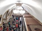 keindahan-stasiun-metro-moskow-yang-seperti-galeri-seni_20180627_232500.jpg
