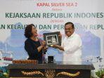 kejaksaan-agung-menyerahkan-barang-rampasan-milik-negara.jpg