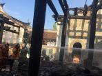 kelenteng-kong-tik-soe-semarang-terbakar.jpg