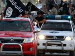 kelompok-isis-menggelar-konvoi-dengan-menumpangi-mobil-toyota_20151116_052751.jpg