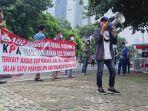 kelompok-mahasiswa-demo-di-gedung-kpk-19-agustus.jpg