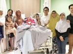 keluarga-julia-perez-berfoto-bersama_20170515_174836.jpg