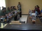 keluarga-kopka-andi-bertemu-pejabat-kodam-v-brawijaya_20141121_120311.jpg