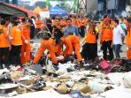 keluarga-korban-datangi-posko-evakuasi-di-tanjung-priok_20181031_182052.jpg