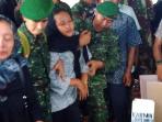 keluarga-korban-heli-4_20160322_193914.jpg