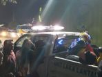 keluarga-korban-kecelakaan-di-tugu-semarang-saat-tiba-di-lokasi-kejadian_20180212_082719.jpg