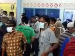 keluarga-korban-kecelakaan-longboat-indo-kapuas_20151215_103920.jpg