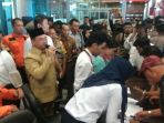 keluarga-korban-pesawat-lion-air-jatuh_20181029_113448.jpg