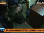 keluarga-korban-pesawat-mh370-menangis_20170119_135334.jpg