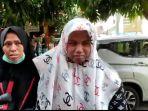 keluarga-korban-tewas-kebakaran-depo-nih3.jpg