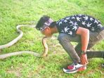 keluarga-lakukan-ritual-pada-jasad-rizky-selama-7-hari-begini-fakta-yang-terjadi-di-hari-pertama_20180711_141624.jpg