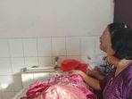 keluarga-menangisi-jasad-gladis-leong-wanita-yang-men.jpg