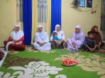 keluarga-nakhoda-tb-charles-00-menggelar-doa-bersama_20160906_221616.jpg