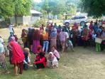 keluarga-sangat-miskin-di-manggarai-barat-terima-bantuan_20160803_110932.jpg
