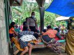 keluarga-sedang-meratapi-jenazah-korban.jpg