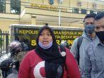 keluarga-tahanan-polisi-gadungan-yang-tewas-tak-wajar.jpg