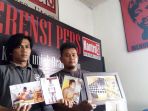 keluarga-tahanan-yang-diduga-disiksa-di-dalam-sel-polsek-batangtoru-saat-meminta_20170919_131048.jpg