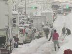 kemacetan-di-jalan-raya-nasional-shiga-hikone-jepang.jpg