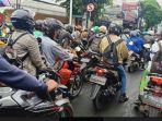 kemacetan-panjang-terjadi-di-depan-gedung-smesco-convention-hall-jakarta-selatan.jpg