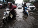 kemang-kembali-tergenang_20161004_185527.jpg