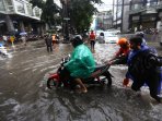 kemang-kembali-tergenang_20161004_211151.jpg