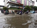 kemang-kembali-tergenang_20161004_211247.jpg