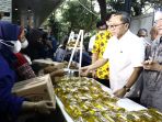 kemendag-luncurkan-minyak-goreng-kemasan_20220706_191628.jpg