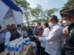 kemendag-musnahkan-25-ton-garam-dan-ribuan-botol-miras-ilegal_20200724_021325.jpg