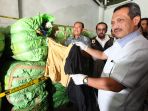 kemendag-ri-amankan-551-bal-pakaian-bekas-impor-ilegal_20190905_174521.jpg