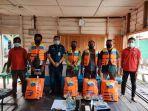 kemenhub-lau-bagikan-life-jacket.jpg