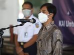kemenkes-ri-bersama-kai-salurkan-80-ton-oksigen-ke-surabaya_20210805_153708.jpg