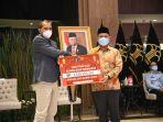 kemenkumham-menyerahkan-zakat-nih3.jpg