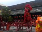kemeriahan-ratusan-siswa-sd-warga-beri-angpao-ke-barongsai_20170125_175729.jpg