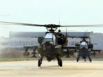 kemhan-serahkan-delapan-helikopter-ah-64-apache-ah-64_20180516_200941.jpg