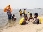 kemunculan-ubur-ubur-tak-mengurangi-kunjungan-wisatawan-ancol_20191009_151428.jpg