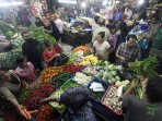 kenaikan-harga-kebutuhan-pokok-di-bandung_20150617_195030.jpg
