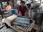 kenaikan-harga-kedelai-perajin-tahu-dan-tempe-mogok-produksi_20220221_160641.jpg