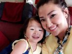 kenakan-gaun-pilihan-sang-buah-hati-sarwendah-dan-thalia-tampil-kompak_20180727_110953.jpg