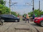 Sisi Gelap Perlintasan KA Bulak Kapal Bekasi: Jaga Nyawa, Setor Preman