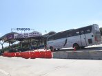kendaraan-masuk-pintu-tol-cikopo-jalan-terus_20160701_145111.jpg