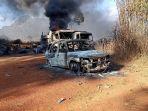 kendaraan-yang-terbakar-di-kotapraja-hpruso-di-negara-bagian-kayah-myanmar.jpg