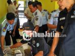 kepala-bnn-kabupaten-tuban-memimpin-tes-urine_20181004_125644.jpg