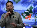 kepala-bnpb-berikan-keterangan-kondisi-asap-terkini_20151001_205338.jpg