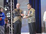 kepala-bnpt-komjen-pol-boy-rafli-amar-memberikan-penghargaan-ran-pe.jpg