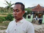kepala-desa-lebak-situ-tb-imron-saat-ditemui-di-balai-desa-senin-1312020.jpg