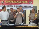 kepala-polres-pesawaran-akbp-popon-ardianto-sunggoro-yang-didampingi-jajarannya.jpg