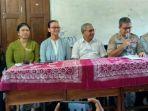 kepala-sekolah-smpn-1-turi-tutik-nurdiana.jpg